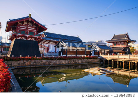 Shitennoji Temple with skyline reflection with autumn colors, Osaka 129648098