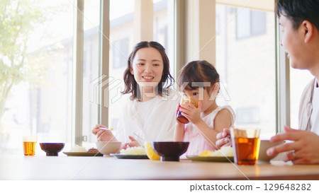 Breakfast scene of three parents and children 129648282
