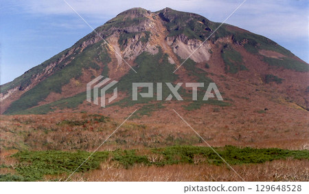 Panoramic view of Mt. Rausudake in late autumn from Shiretoko Pass Panoramic view of Mt. Rausudake in late autumn from Shiretoko Pass 129648528