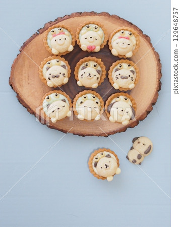 Summer sweets: Animal cookies and tarts Summer sweets: Animal cookies and tarts 129648757