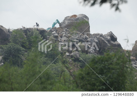 Crane working at Construction site 129648880
