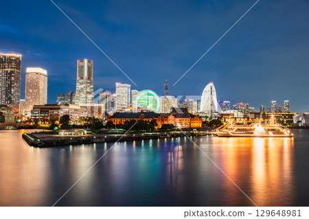 橫濱灣區的夜晚:紅磚倉庫與港口未來 橫濱灣區的夜晚:紅磚倉庫與港口未來 129648981