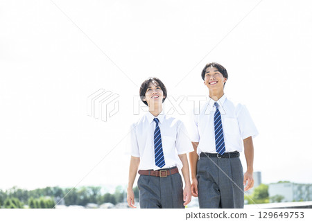 A male junior high school student walking with a smile A male junior high school student walking with a smile 129649753