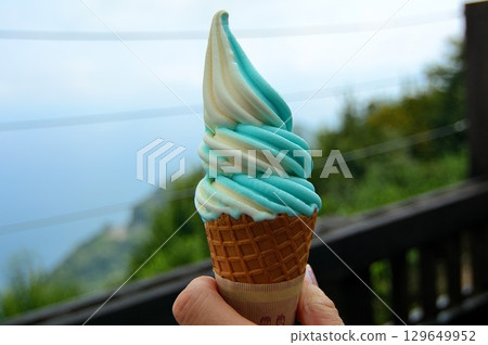 三方五湖的藍色軟冰淇淋 三方五湖的藍色軟冰淇淋 129649952