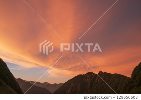 從唐澤看到的晚霞和山脈 從唐澤看到的晚霞和山脈 129650608