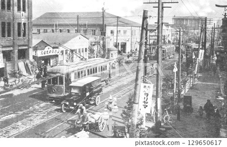 1924年至1927年間在東京銀座中央大道松坂屋銀座店前拍攝的老照片 129650617