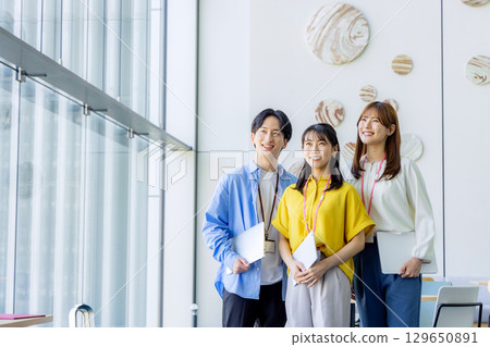 Creative business team 129650891