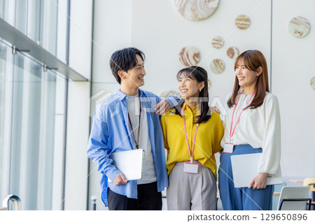 Creative business team 129650896