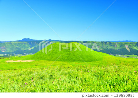 阿蘇米塚/ 米塚草原週邊風景（熊本縣阿蘇市）[2025年7月] 129650985