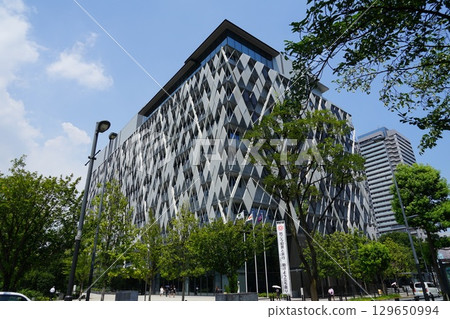 新中野區政府，一座被綠樹環繞的高樓。 7月108日，新中野區政府 129650994