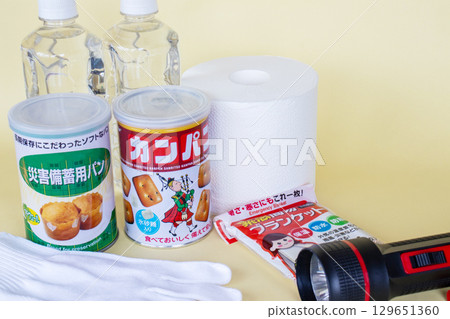 緊急食品和水-防災影像 129651360