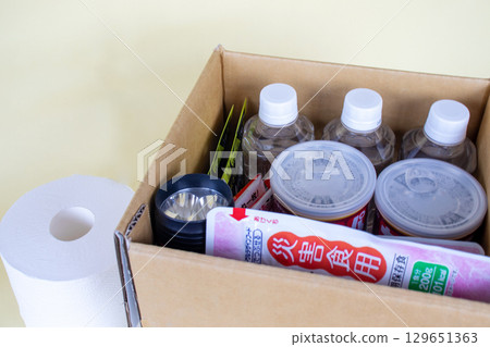 緊急食品和水-防災影像 129651363
