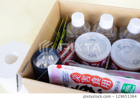 緊急食品和水-防災影像 129651364