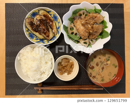 Delicious Japanese autumn daily set meal Delicious Japanese autumn daily set meal 129651799