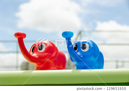 藍天和大象噴壺 129651910