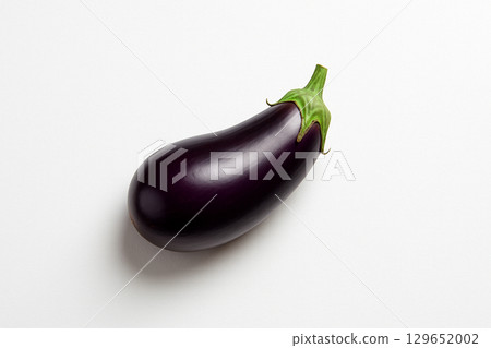 A simple purple eggplant placed on a white background 129652002