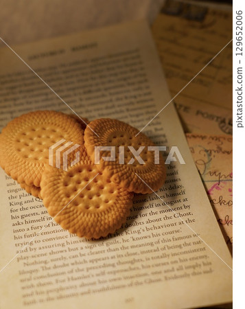 Biscuits and cards on the table Biscuits and cards on the table 129652006