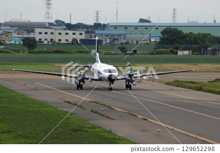 propeller plane taking off 129652298