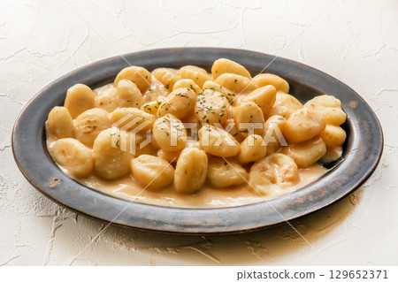 義大利馬鈴薯麵疙瘩。義大利家常麵疙瘩。 129652371