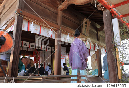 香川縣三豐市美濃町的兒童之神津馬神社的拜殿(夏祭) 香川縣三豐市美濃町的兒童之神津馬神社的拜殿(夏祭) 129652665
