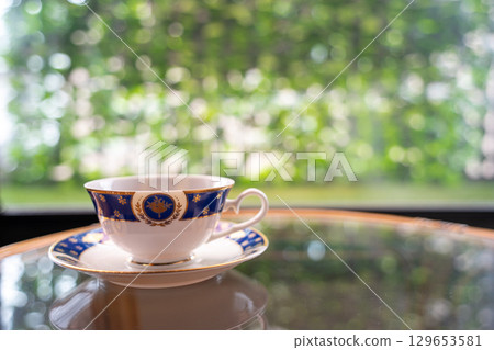 Coffee cup on a glass table 129653581