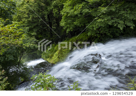 夏季的奧日光湯瀑布：從瀑布頂部眺望 129654529