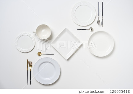 Simple tableware set 129655418
