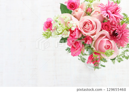 Pink rose and gerbera arrangement Pink rose and gerbera arrangement 129655468