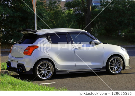 White compact car image White compact car image 129655555