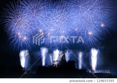 煙花蔓延到夜空 煙花蔓延到夜空 129655595