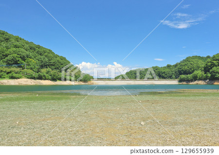 因缺水導致水位下降、湖床露出的押尾湖 129655939