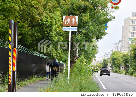 自行車在路邊有標記_02 自行車在路邊有標記_02 129655989