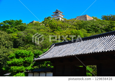 Marugame Castle castle tower, front door 129656416