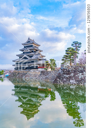 [Nagano Prefecture] National Treasure Matsumoto Castle in Spring 129656803