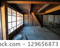 An old house in need of renovation 129656873