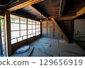 An old house in need of renovation 129656919