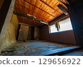 An old house in need of renovation 129656922