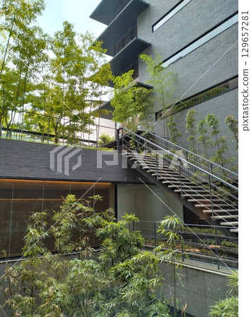 Modern Architecture: Design-first Building 129657281