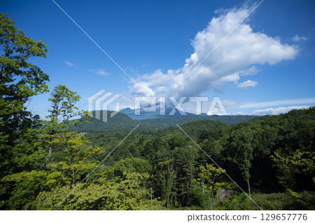 淺間山在夏天 129657776