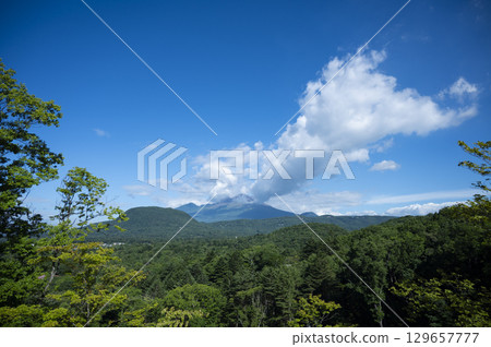 淺間山在夏天 129657777