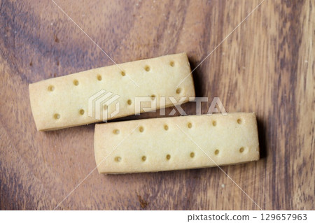 Moist shortbread made with fermented butter 129657963