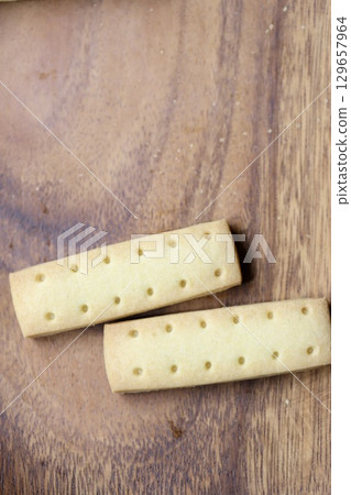 Moist shortbread made with fermented butter 129657964