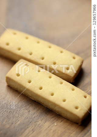 Moist shortbread made with fermented butter 129657966