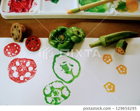 Stamps made with lotus root, bell pepper, okra, and other vegetable scraps Stamps made with lotus root, bell pepper, okra, and other vegetable scraps 129658295