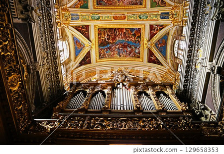 義大利熱那亞的 Gesu e di Santi Ambrogio e Andrea 教堂 義大利熱那亞的 Gesu e di Santi Ambrogio e Andrea 教堂 129658353