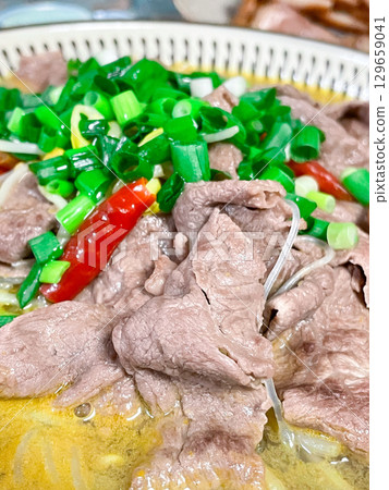 中國四川菜，酸辣湯（辣牛肉煮） 129659041