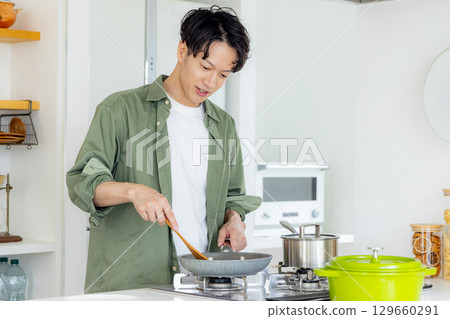 Young man cooking in the kitchen 129660291