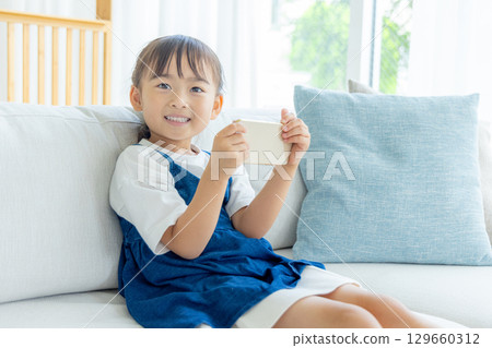 Smartphone, children, home 129660312