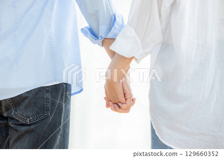 A young couple 129660352