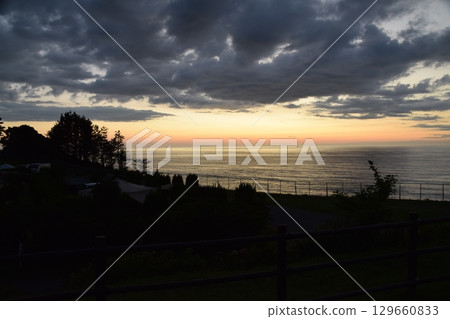 Sunrise 129660833